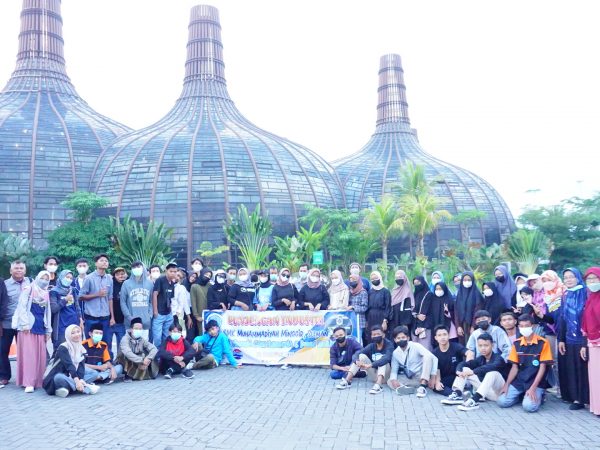 KUNJUNGAN INDUSTRI SISWA FARMASI DAN LISTRIK TAHUN 2022 KUNJUNGAN INDUSTRI SISWA FARMASI DAN LISTRIK TAHUN 2022