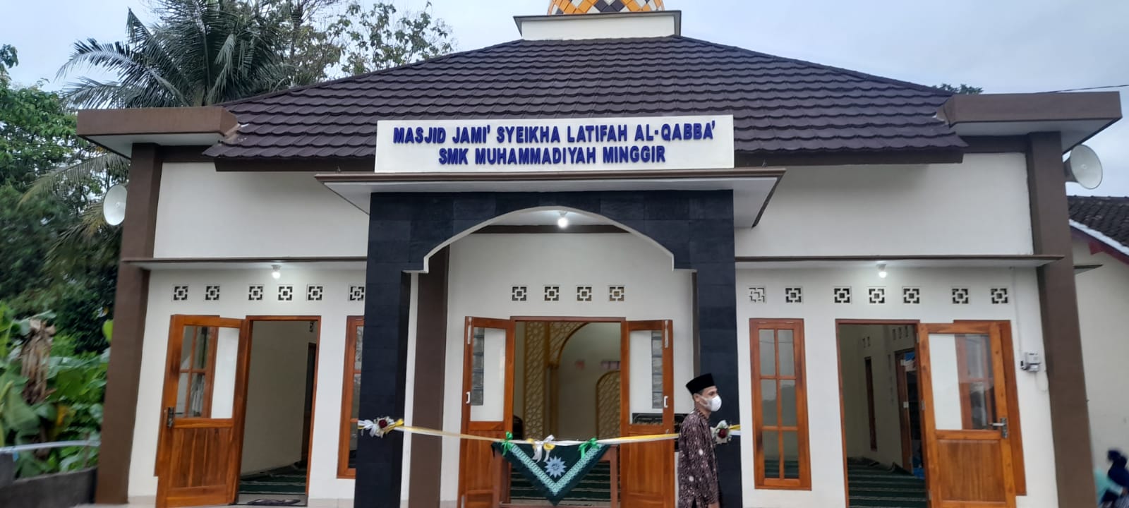 Rektor UMY Resmikan Masjid Jami' Syeikha Latifa Al Qabba SMK Muhammadiyah Minggir
