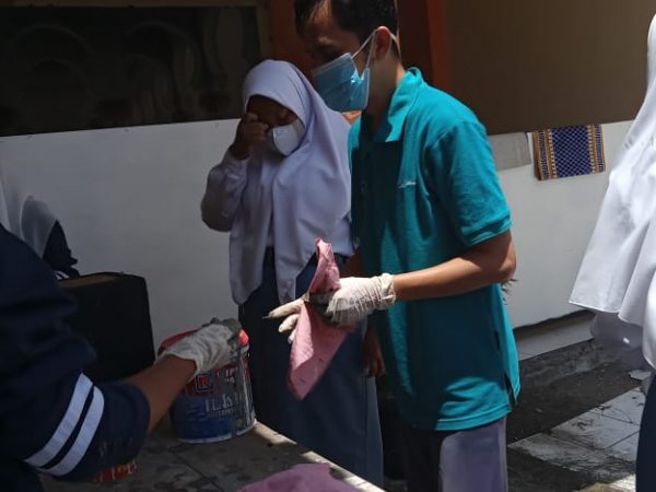 Pembelajaran PKK terintegrasi dengan Seni Budaya bersama Ibu Maryuni, S.E dan Bapak Danie Prasetyo, S.Pd