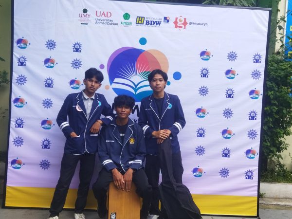 Juara 2 Olimpiade Ahmad Dahlan: Prestasi Luar Biasa dalam CCA dan Musik Akustik Juara 2 Olimpiade Ahmad Dahlan: Prestasi Luar Biasa dalam CCA dan Musik Akustik