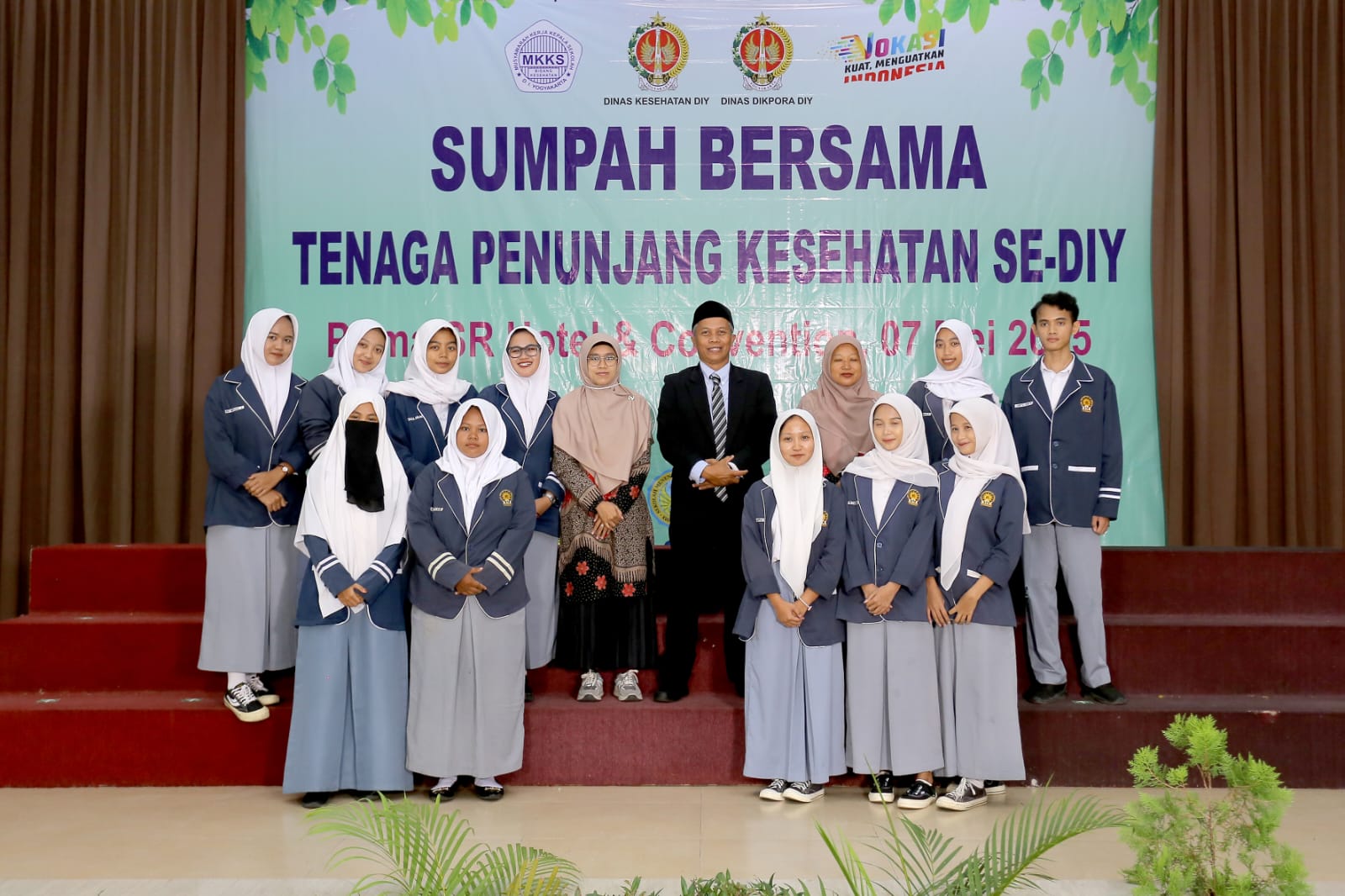 Sumpah Profesi Tenaga Penunjang Kesehatan SMK Muhammadiyah Minggir Sumpah Profesi Tenaga Penunjang Kesehatan SMK Muhammadiyah Minggir