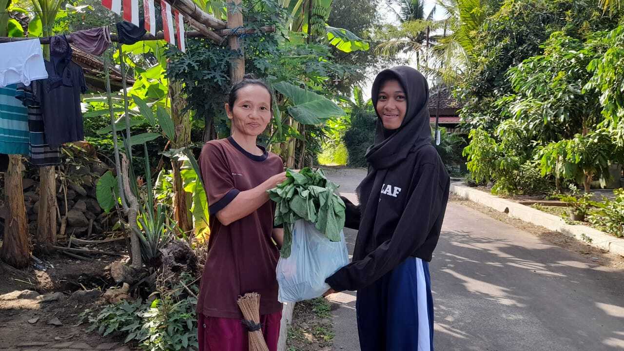 SMK Muhammadiyah Minggir Gelar Aksi Berbagi Sayur sebagai Wujud Syukur SMK Muhammadiyah Minggir Gelar Aksi Berbagi Sayur sebagai Wujud Syukur