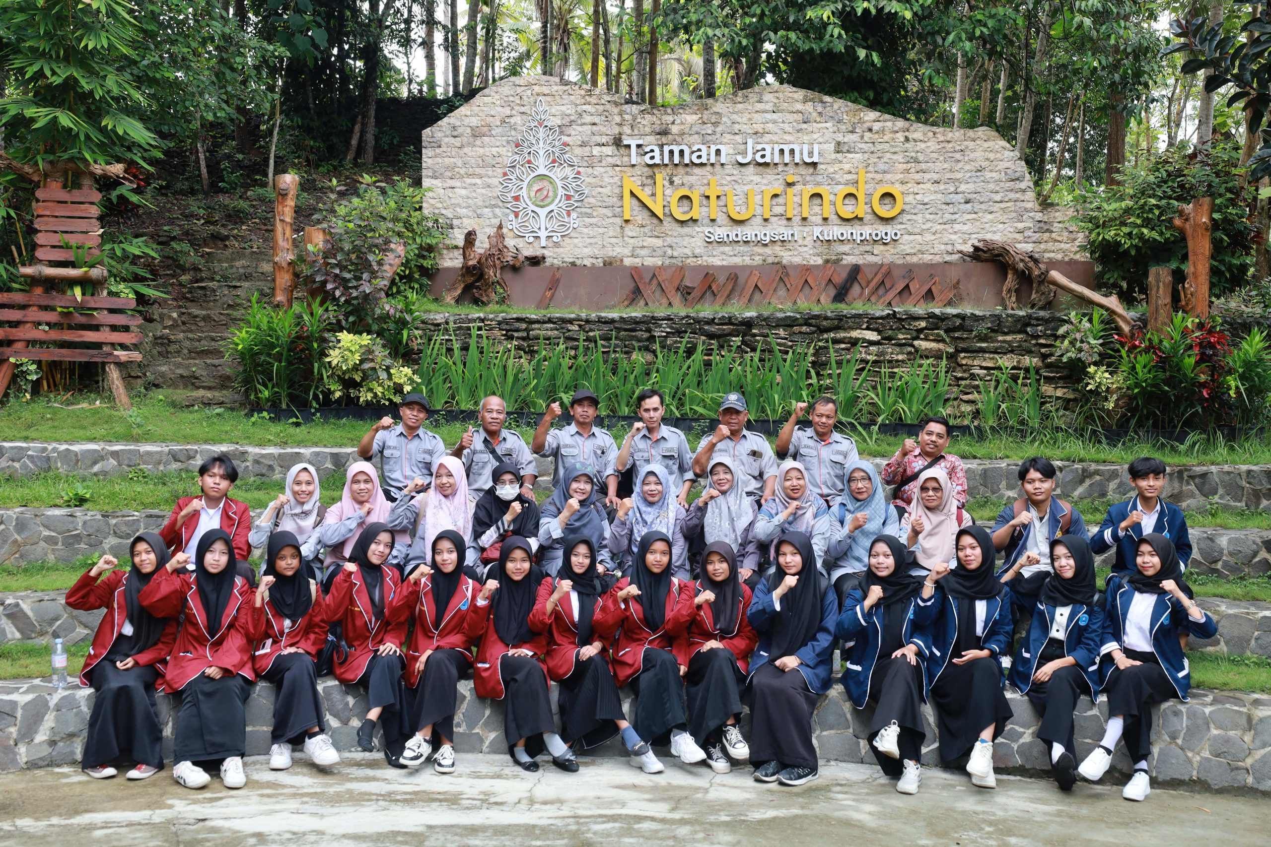 SMK Muhammadiyah Minggir Kenalkan Berbagai Macam Tanaman Jamu, Dorong Siswa Berpikir Kreatif dan Inovatif dalam Pengembangan Wirausaha